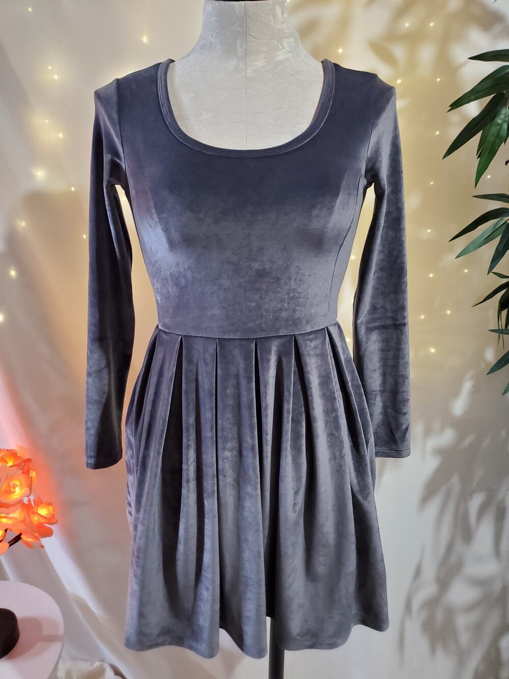 Aritzia Talula Lambeth Darkness Velvet Skater Dress Womens Size XS Purple Gray
